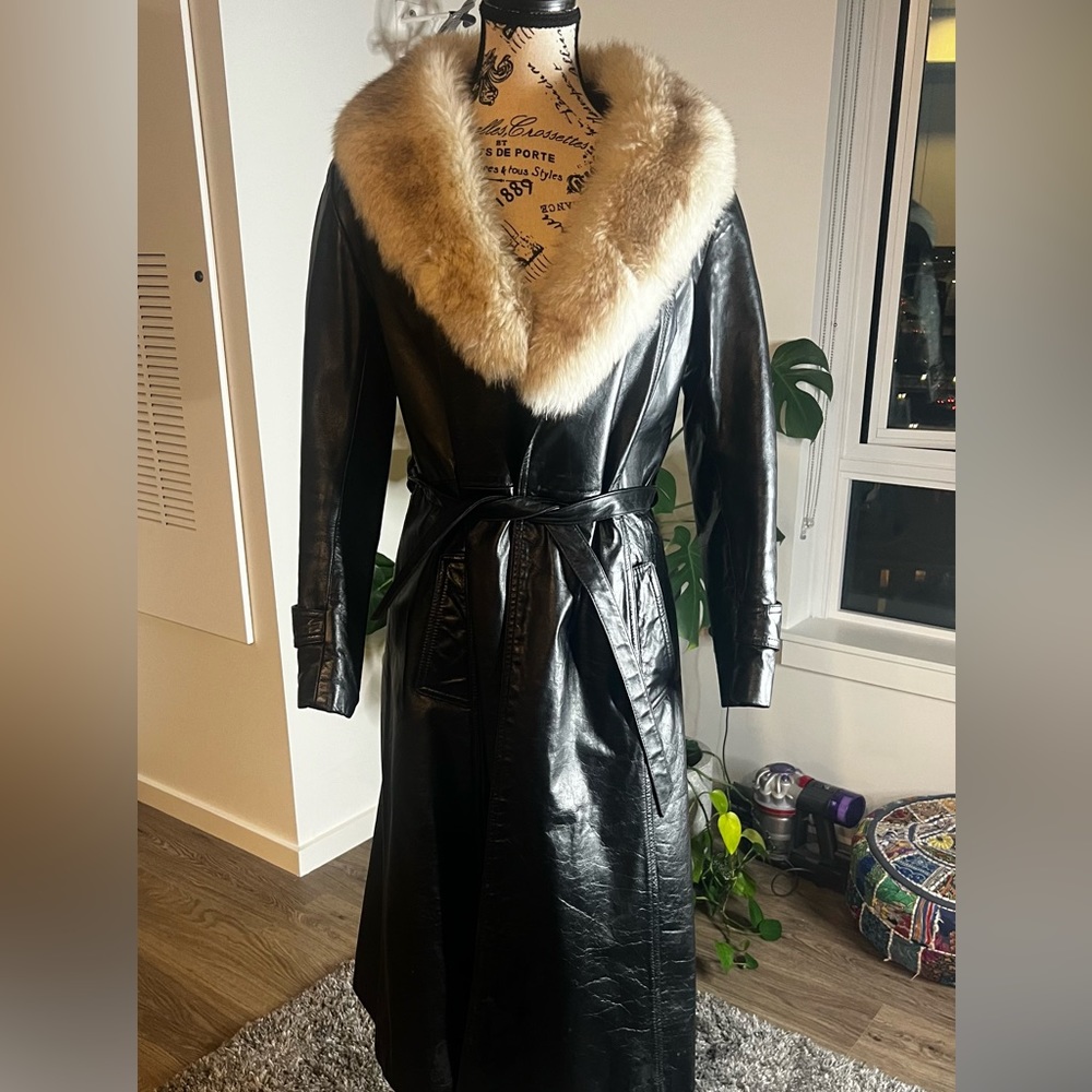 Gorgeous Vintage Leather Trench Coat with Fur collar trim.